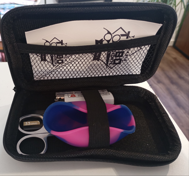 Kit Case Tonabê: Tesoura + Cuia + Isqueiro + seda + Piteira de Vidro